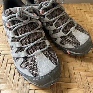 Merrell woman’s size 6 hiking shoes